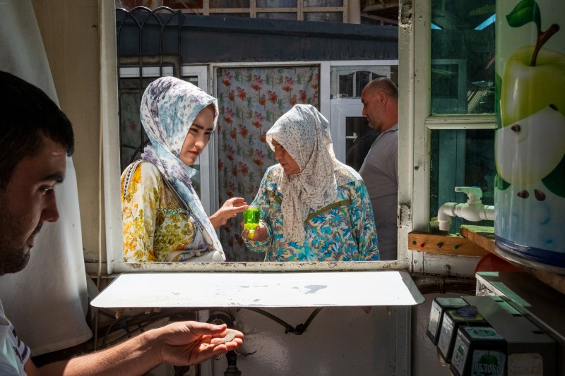 Tajikistan, market scene in Istaravshan